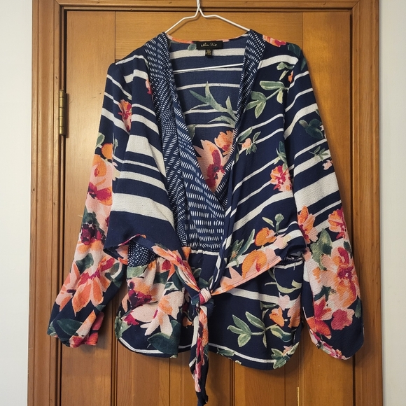 Melissa Paige Tops - Sold🌷5/10$  Melissa Paige Blouse Size L
